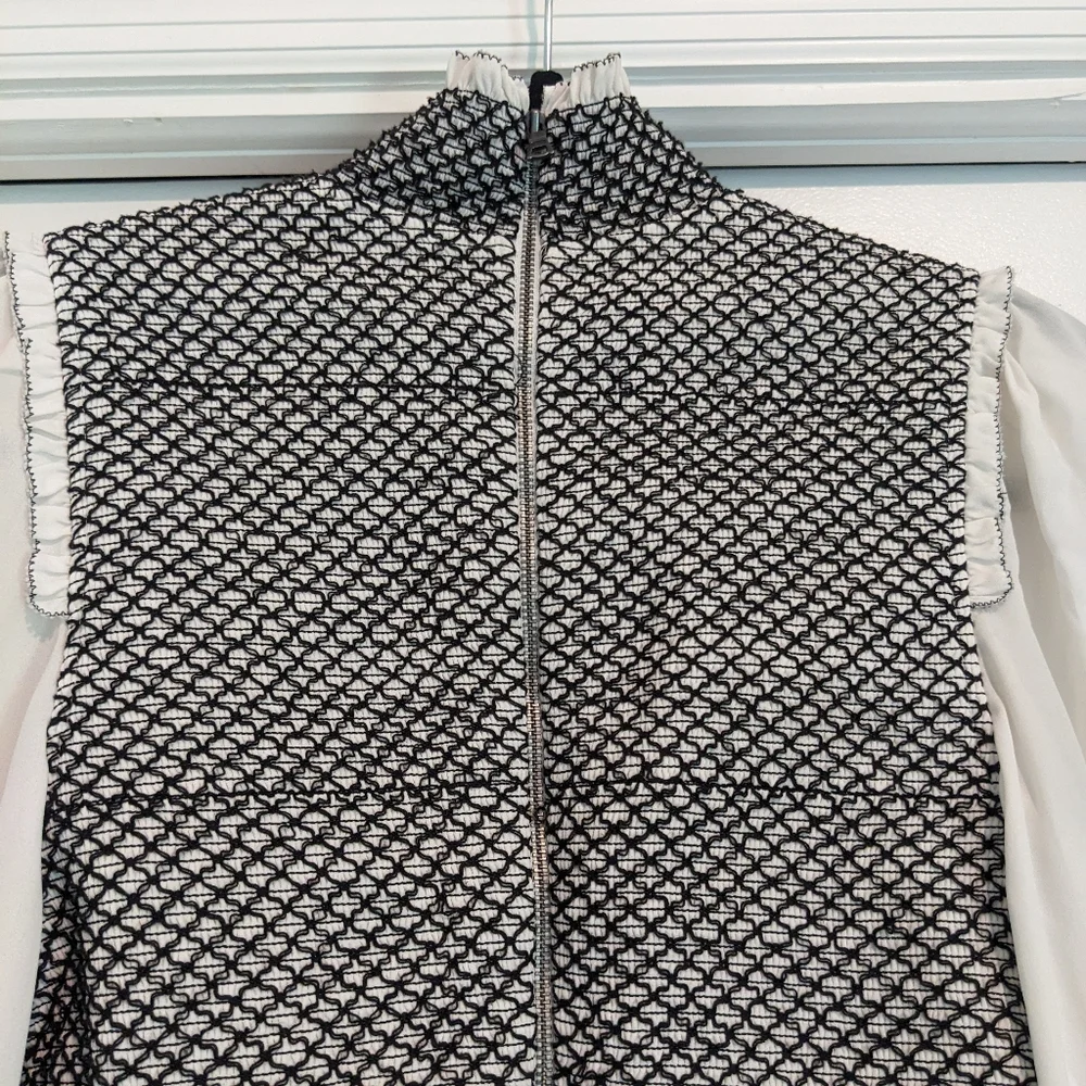 Alice + Olivia Black and White Patterned Top - Picture 6 of 8